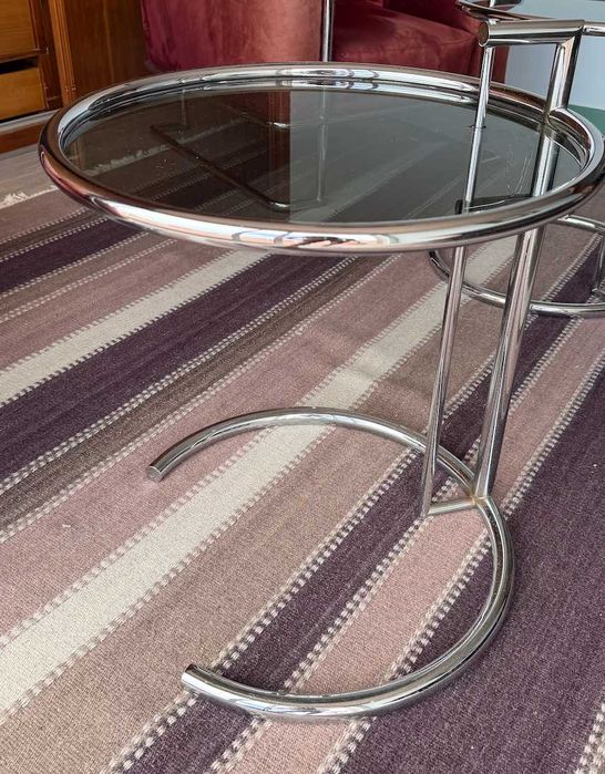 Conjunto de mesas ajustáveis estilo Eileen Gray