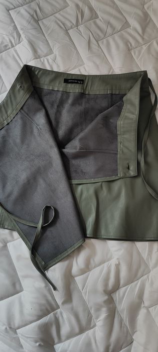 Oliwkowa spódniczka ze sztucznej skórki