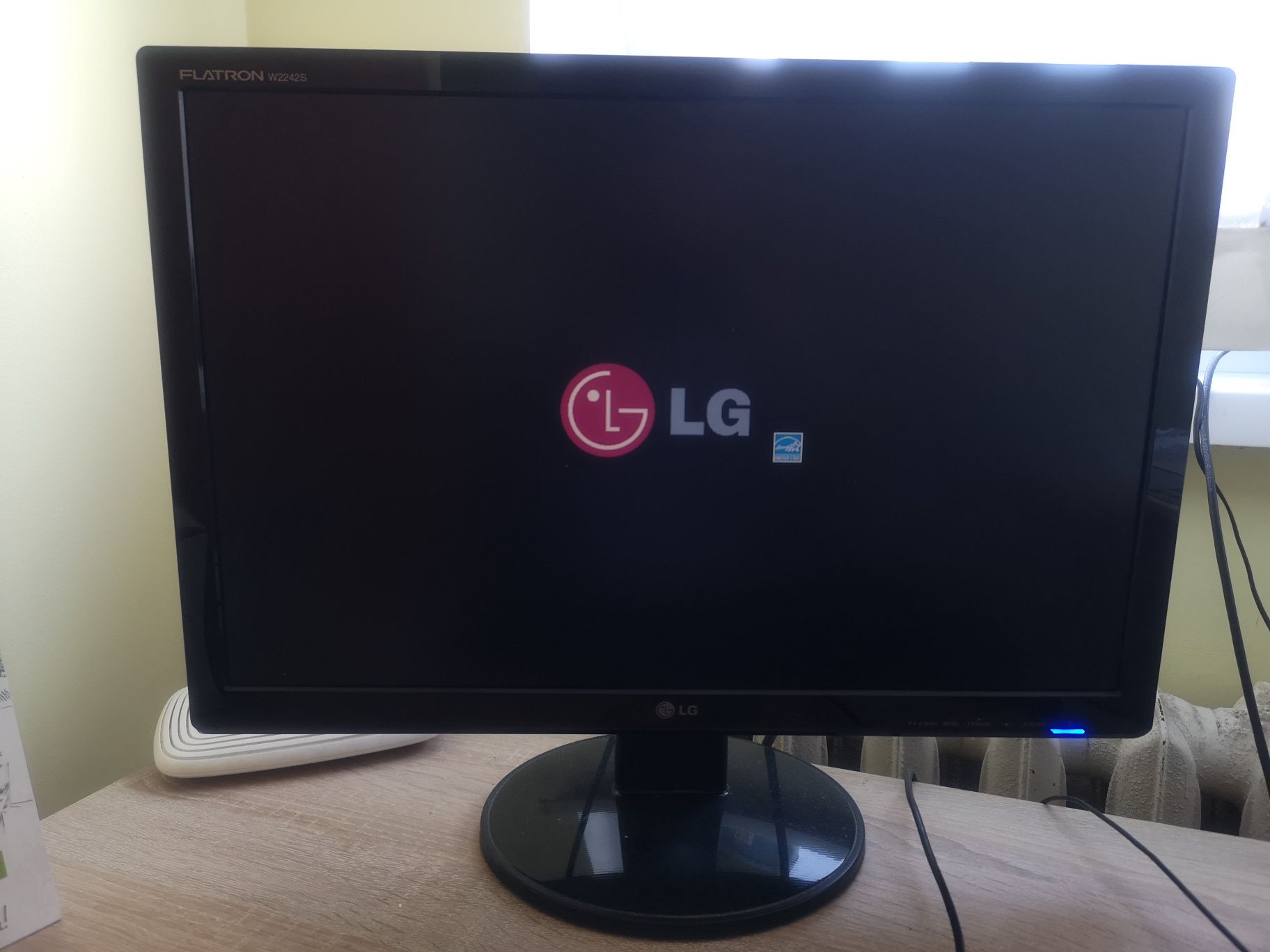 Monitor LG flatron W2242S PF