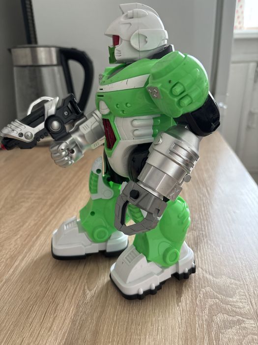 Робот зі звуковим  та світловим ефектом