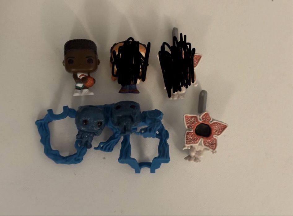 Figurki ze Stranger Things Kinder Joy, możliwa wysyłka