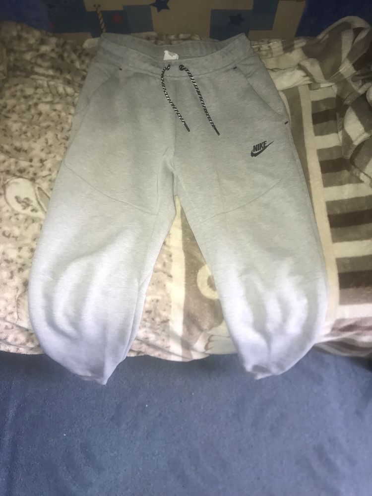 Продаю оригинальные штаны nike tech fleece grey в идеальном состояние