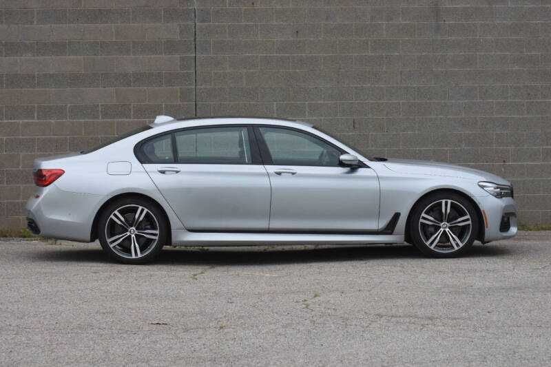 BMW 740i 2019 року