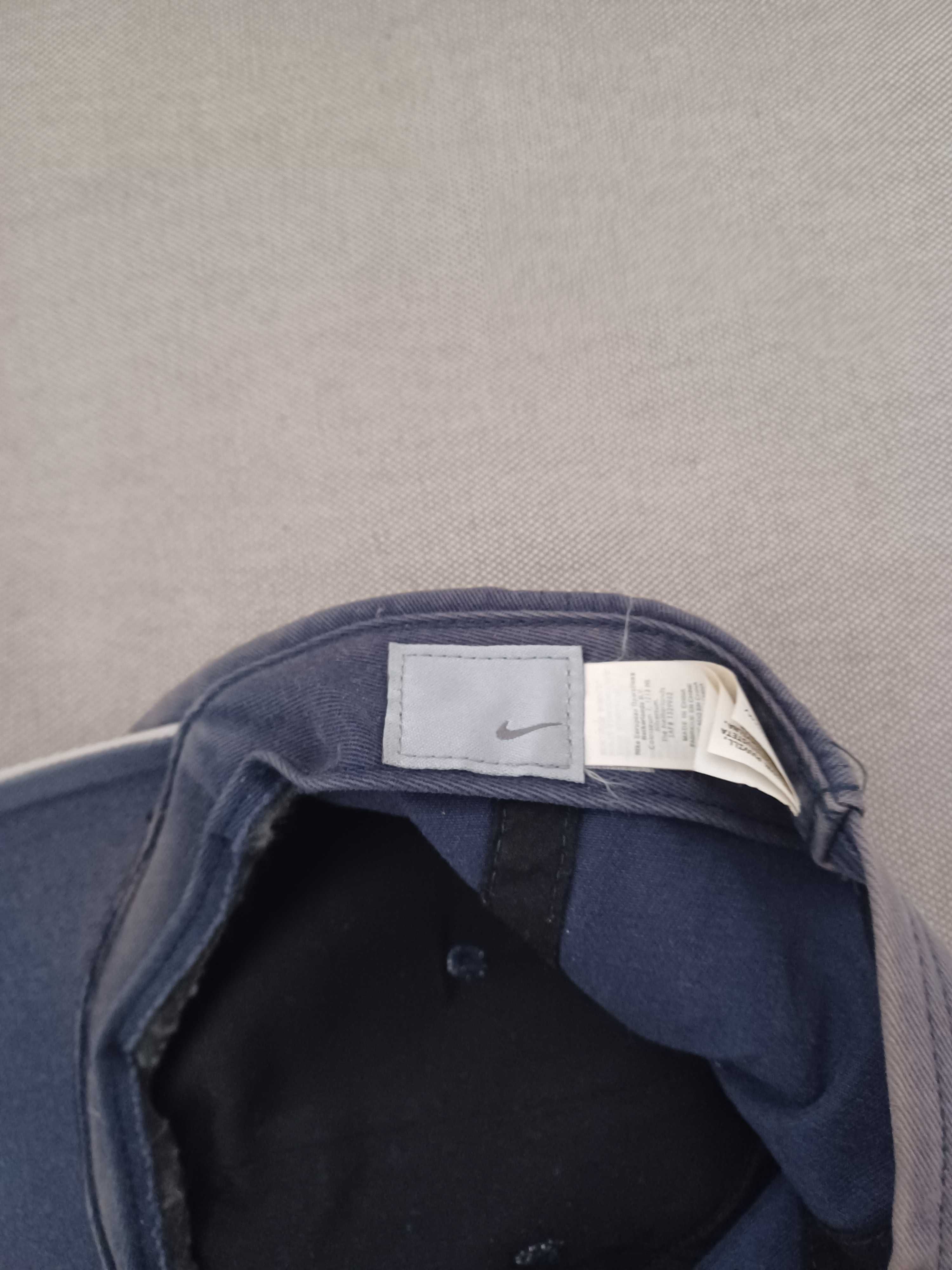 Boné Nike - Tamanho ajustável