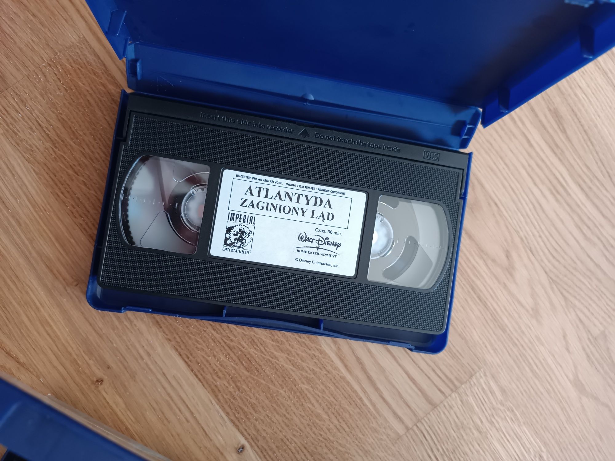 Kasety VHS Atlantyda + zabawny królik