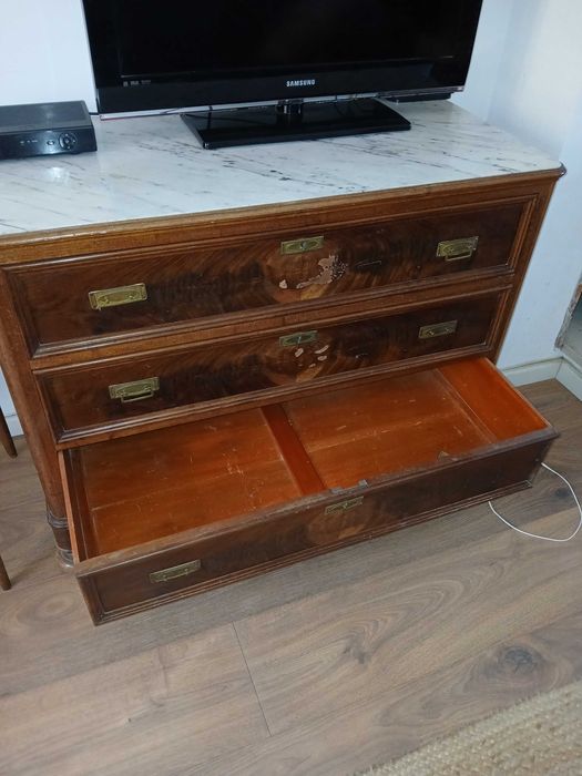 Cómoda muito antiga - séc. XIX