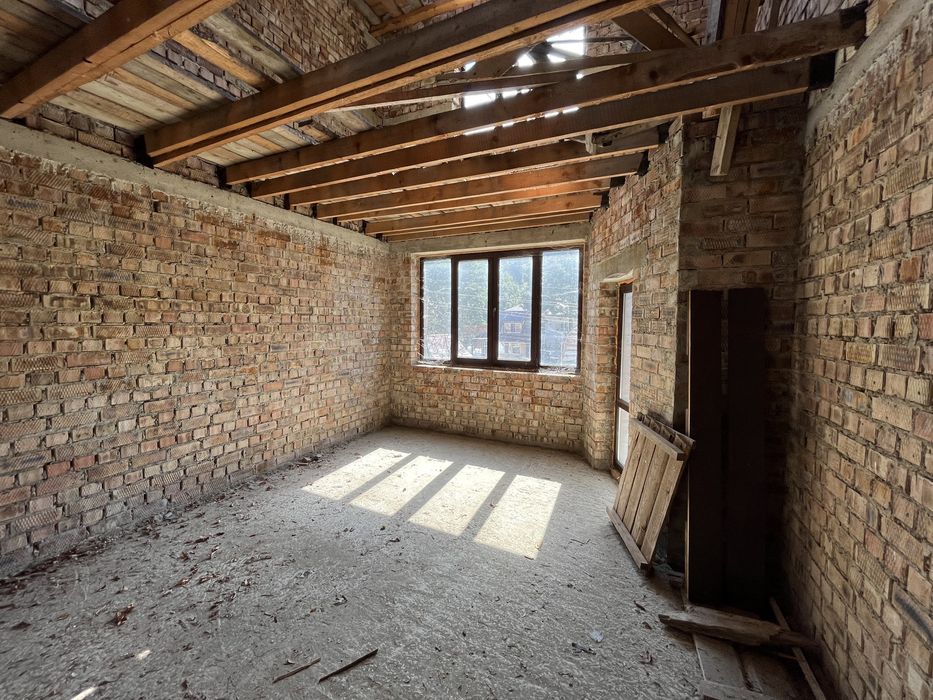 Продаж будівлі в центрі Яремче