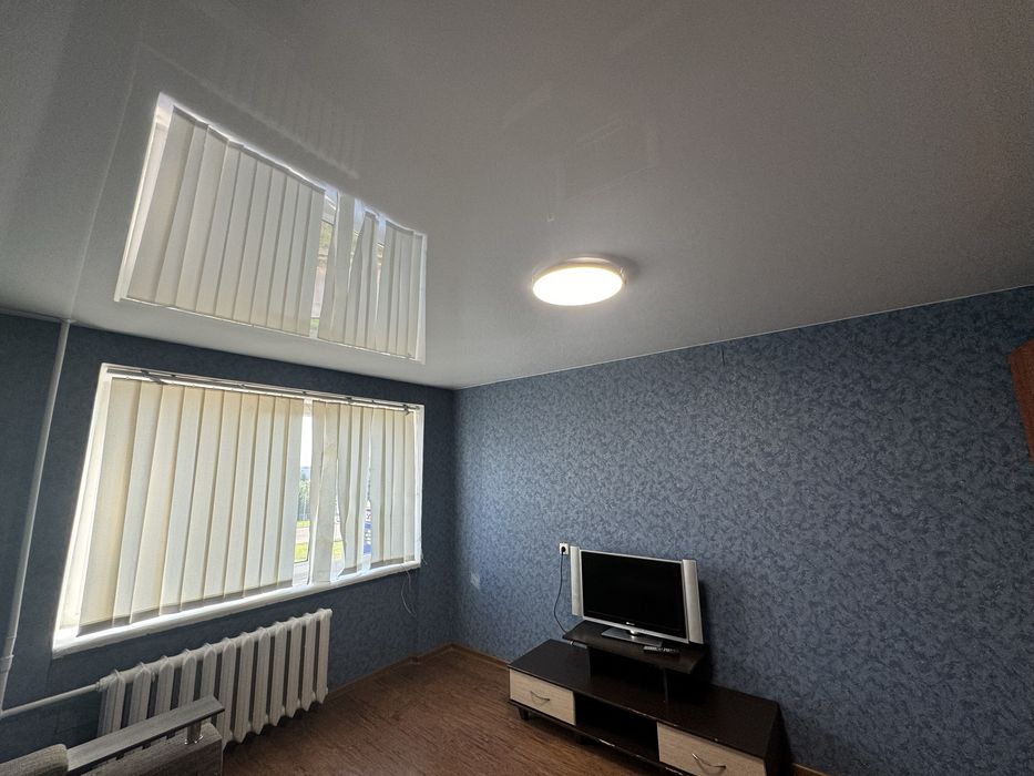 Продам 2 х кімнатну квартиру Центр  !