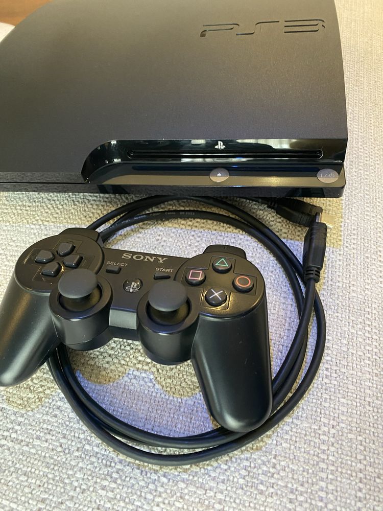 Playstation 3 com dois comandos, originais, com cabos, como novo.