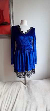 Niebieska welurowa sukienka z koronką rozmiar M