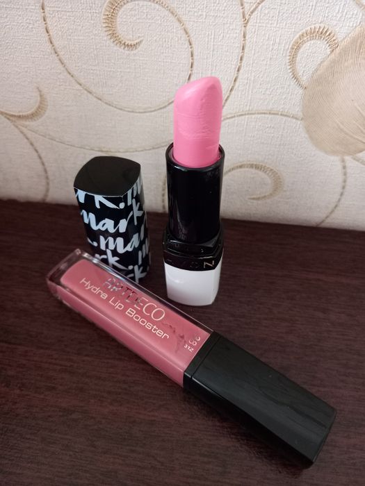 Губна помада AVON