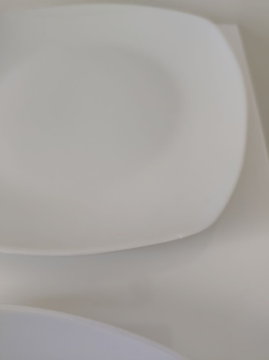 Komplet białych talerzy dla 6 osób ( 3 rodzaje talerzy)