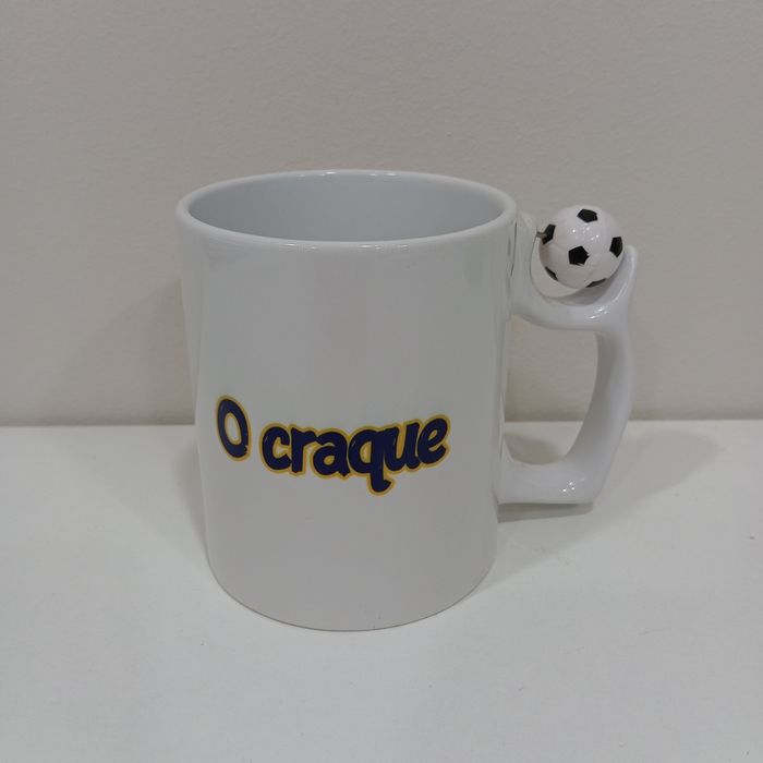 Canecas com bola de futebol personalizadas