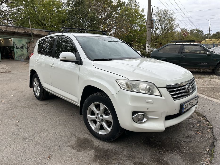 Toyota Rav4 2.0 Official 2011