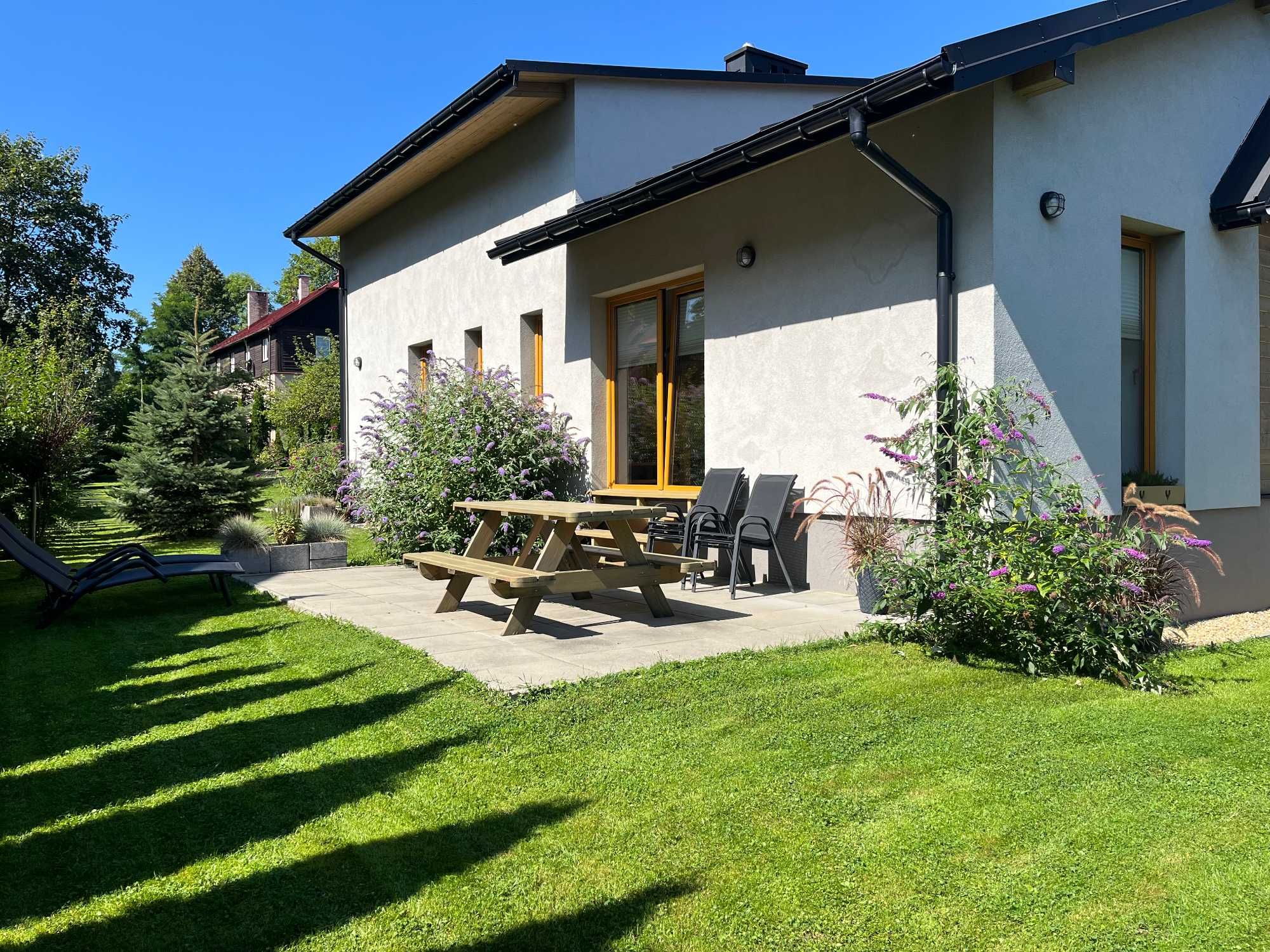 Noclegi w górach Szczyrk. Dom 16-18 os (wyłączność), Apartamenty 8-os.