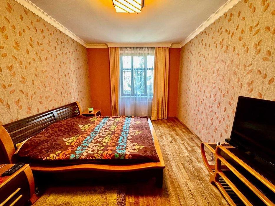 Продам просторий будинок по вул.Сельських (Алтайські озера)