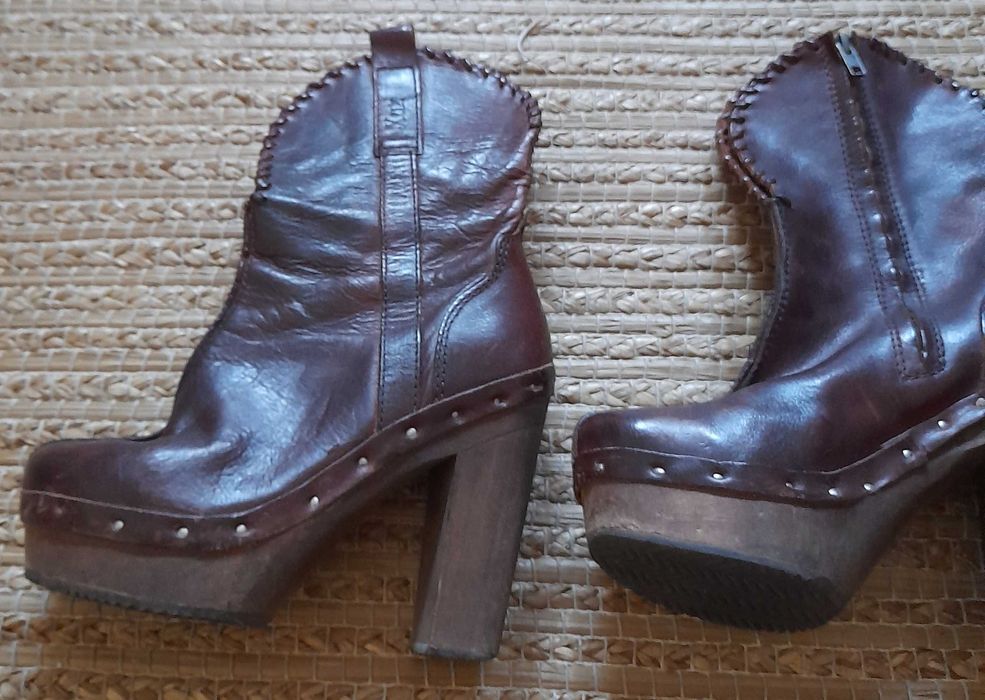 Botas em pele xuz tamanho 35