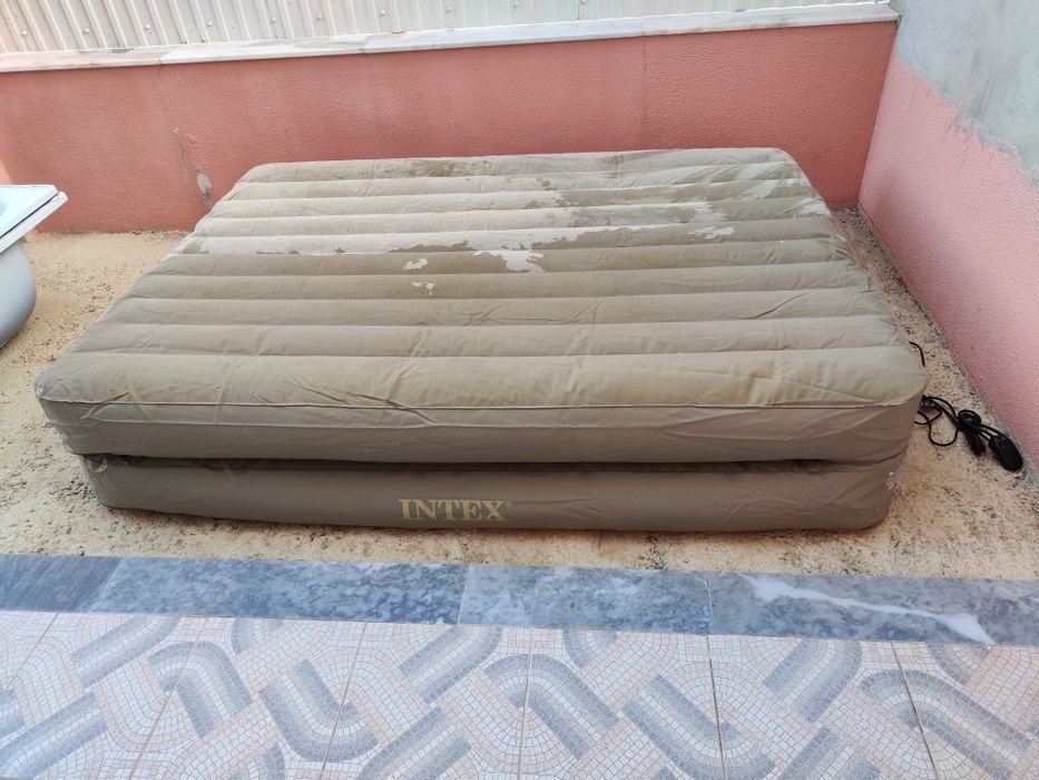 Colchão insuflável elétrico de casal da Intex