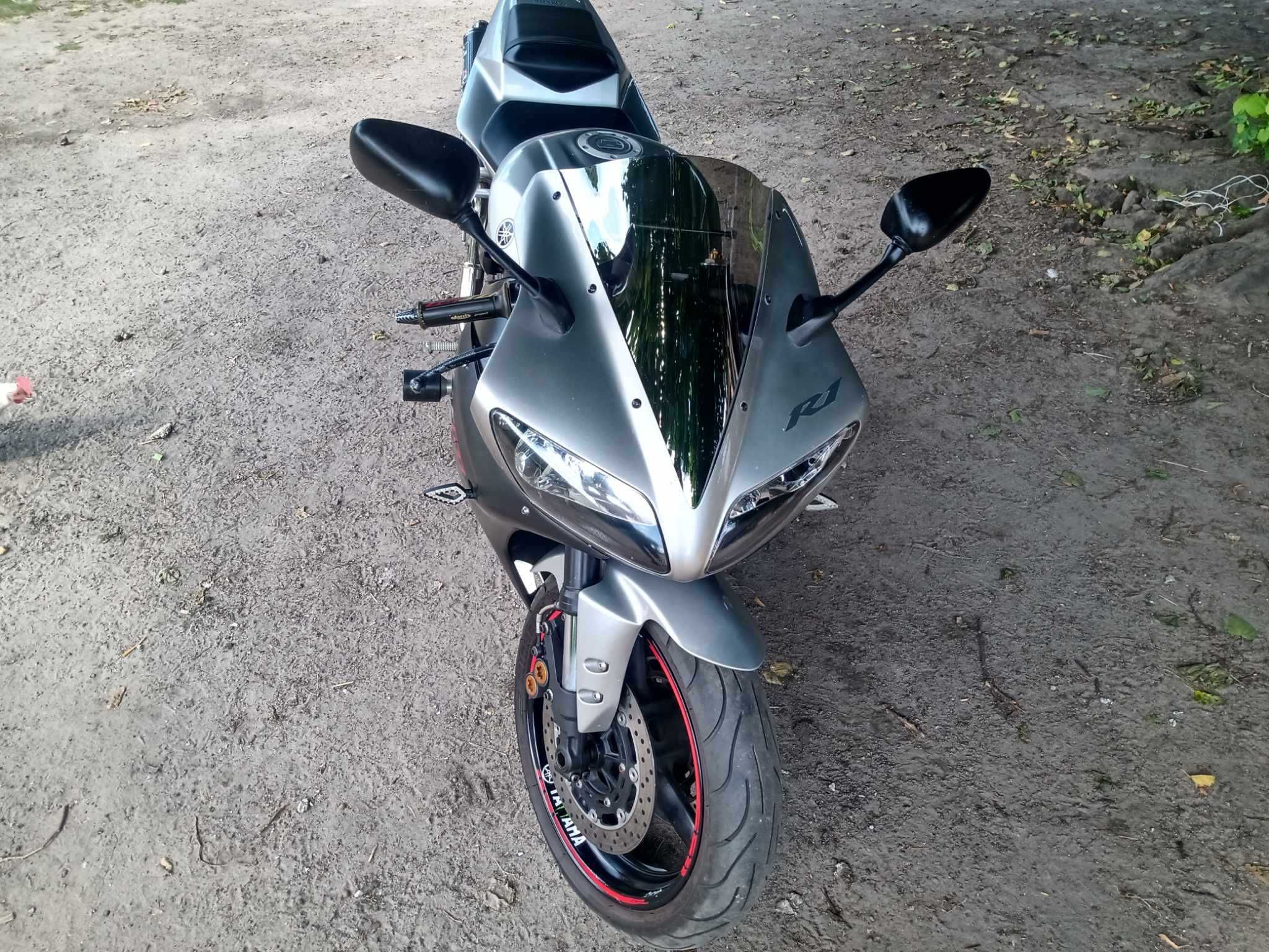 Motor Yamaha R 1