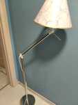 Lampa stojąca łamana