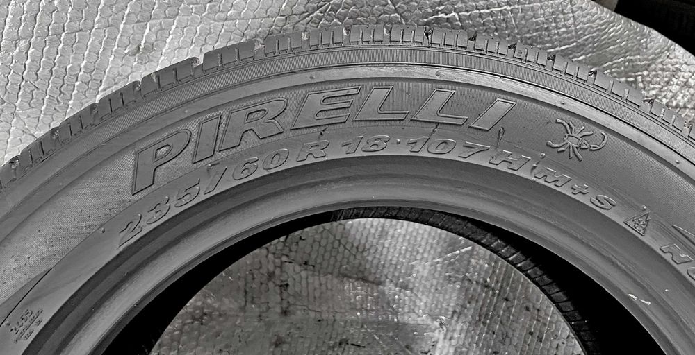 Шини Б/в 235.60.18 комплект Pirelli