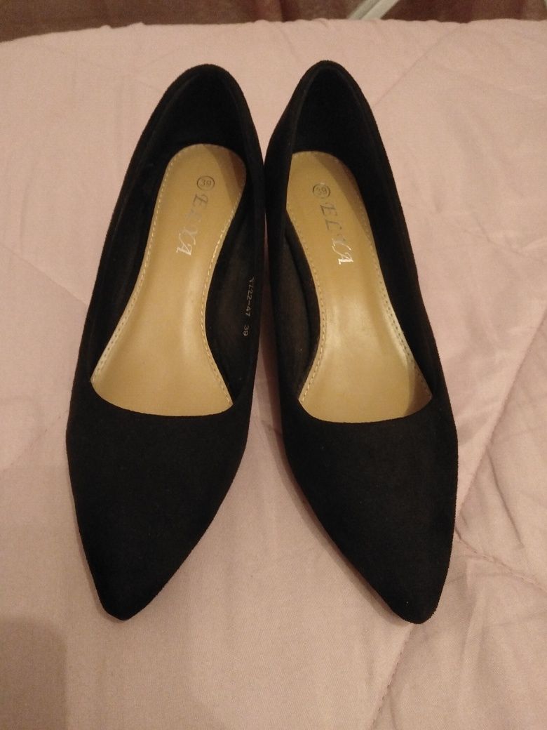 Sapatos pretos 39