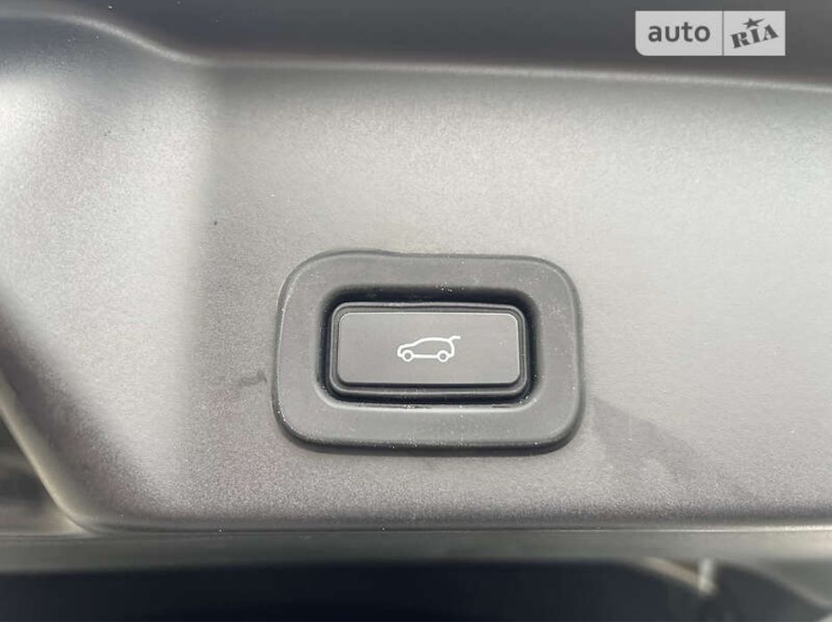 Продам Land Rover Evoque Pure