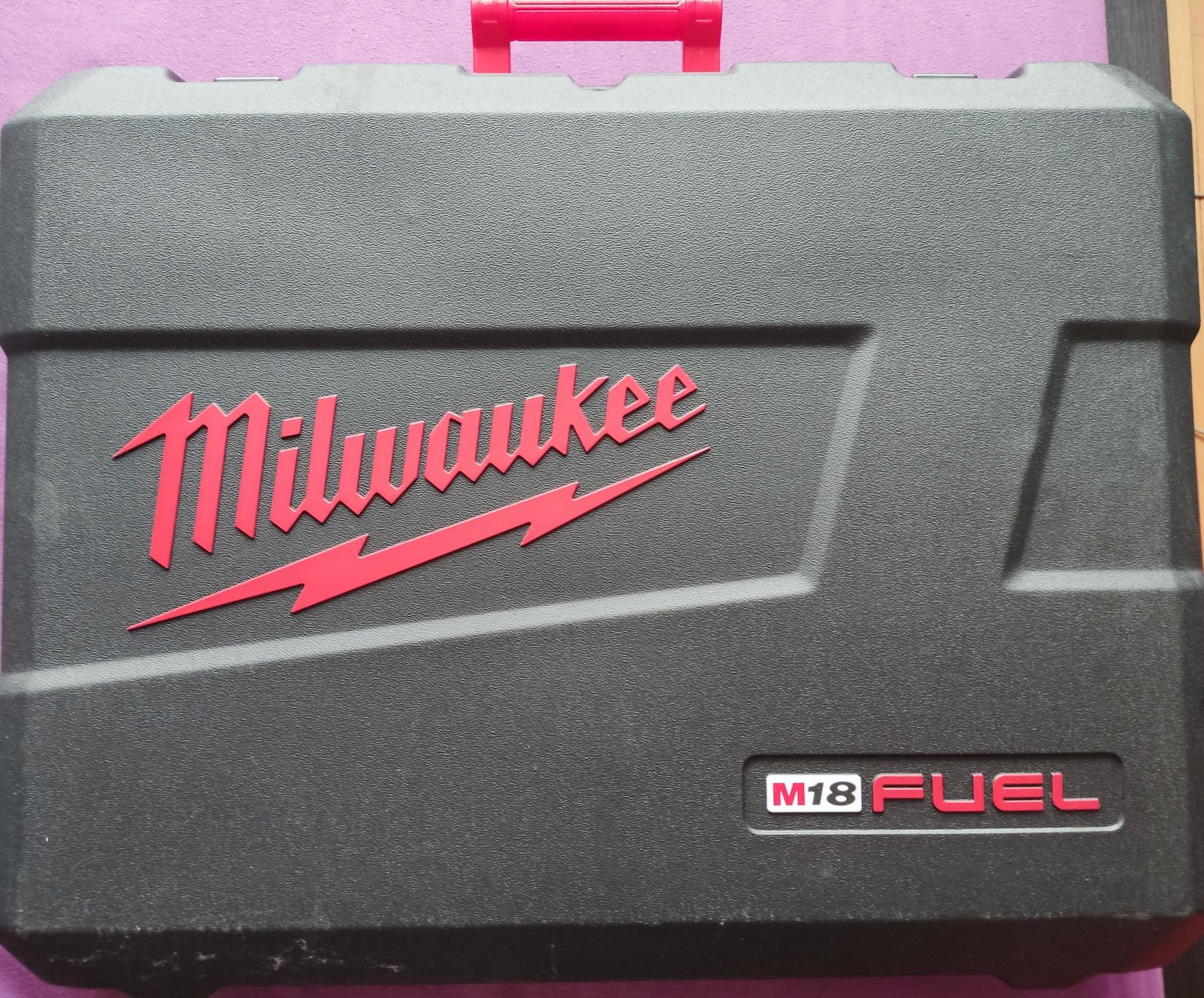 Młot udarowy wiertarka SDS-MAX Milwaukee CHM-0C. FV23%