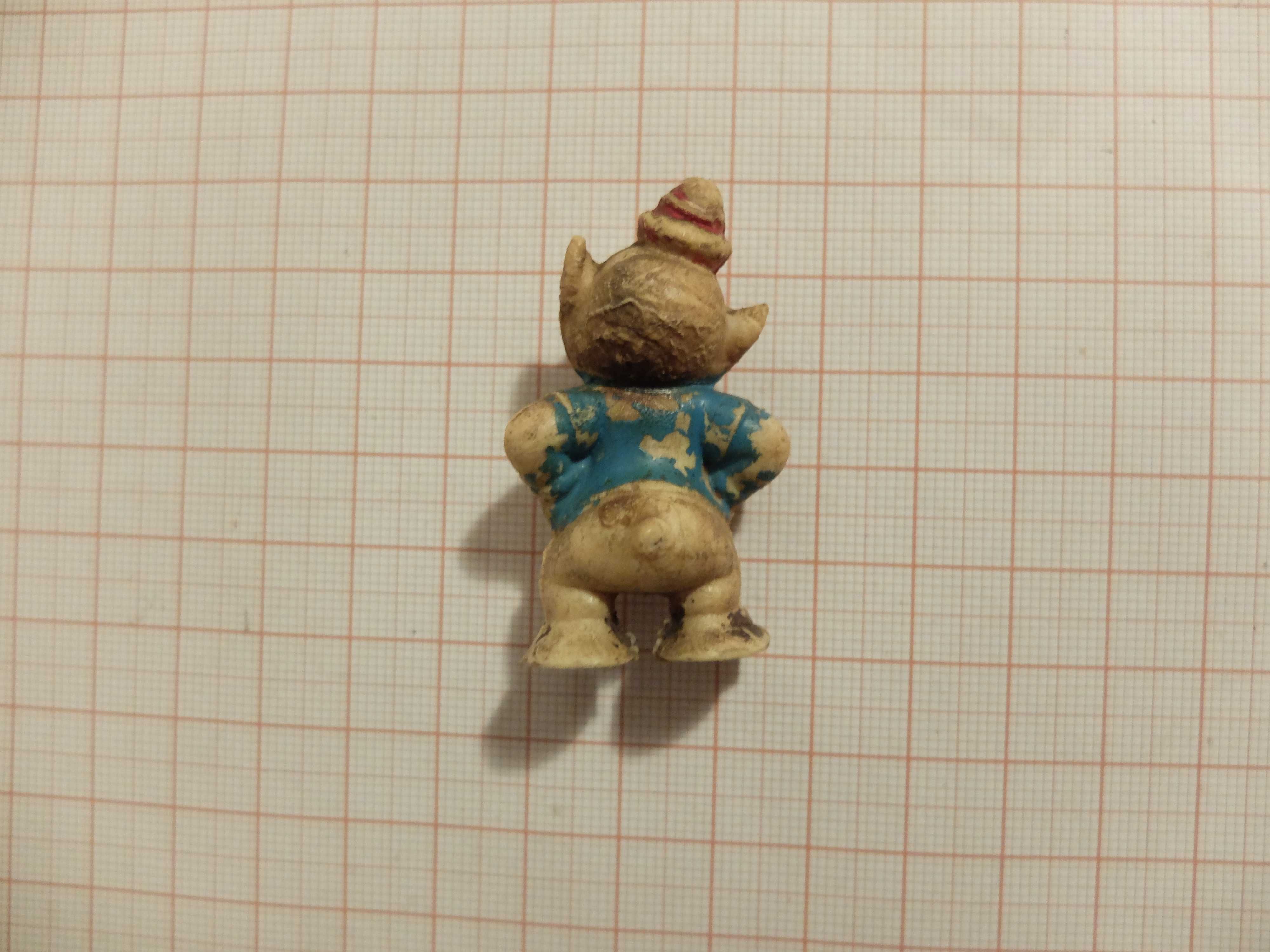 Figurka z okresu PRL świnka z bajki Świnki trzy Disneya.