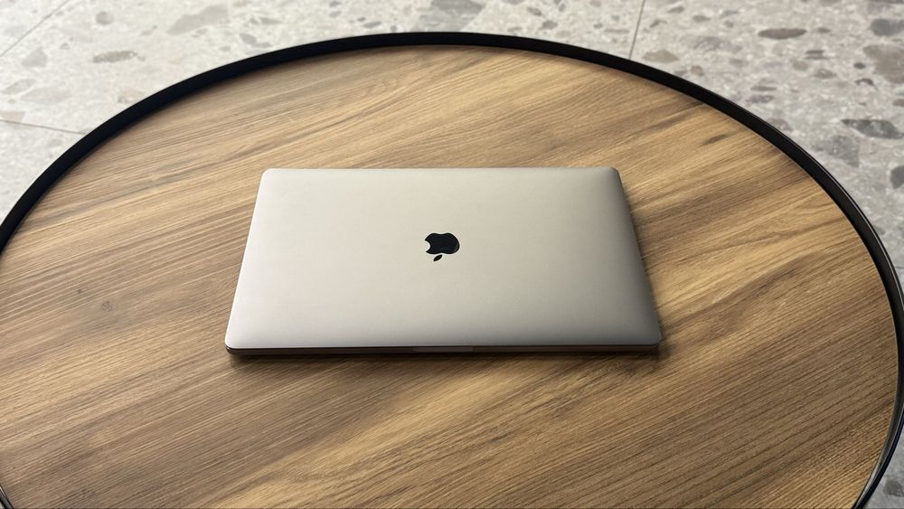 Apple MacBook Pro 15" 2017 i7 2.7GHz 16GB RAM 256GB SSD Gray