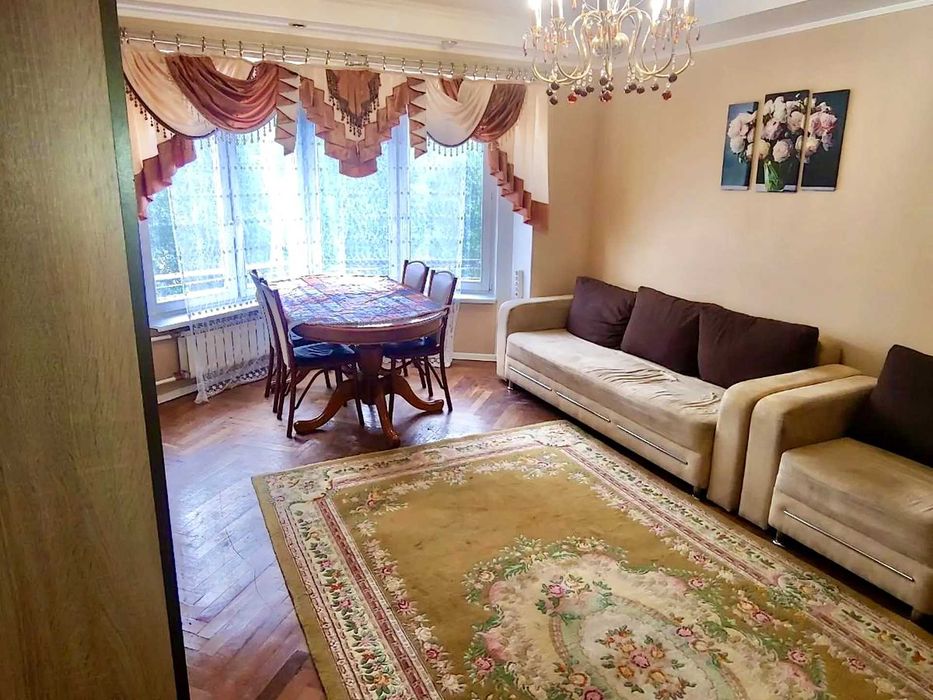 Продаж 4-х кімнатної квартири в Центрі міста, бул. Лесі Українки, 2