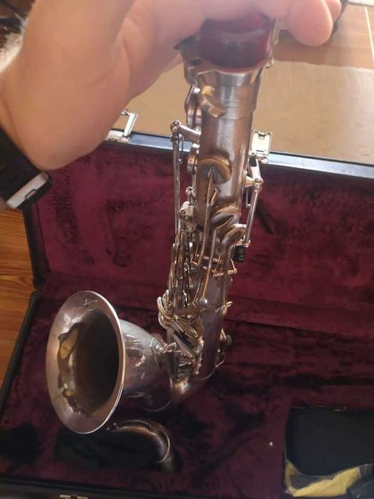 Saxofone Tenor marca "Condor"