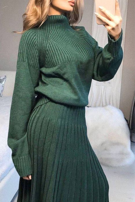 Теплий трикотажний костюм (светр + плісирована спідниця)
