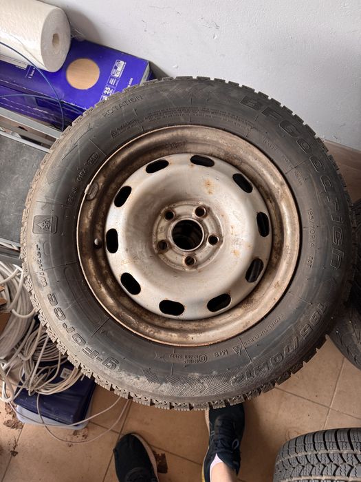 Opony zimowe vw golf IV wraz z felgami 185/70 r14 7mm cena za kompelt