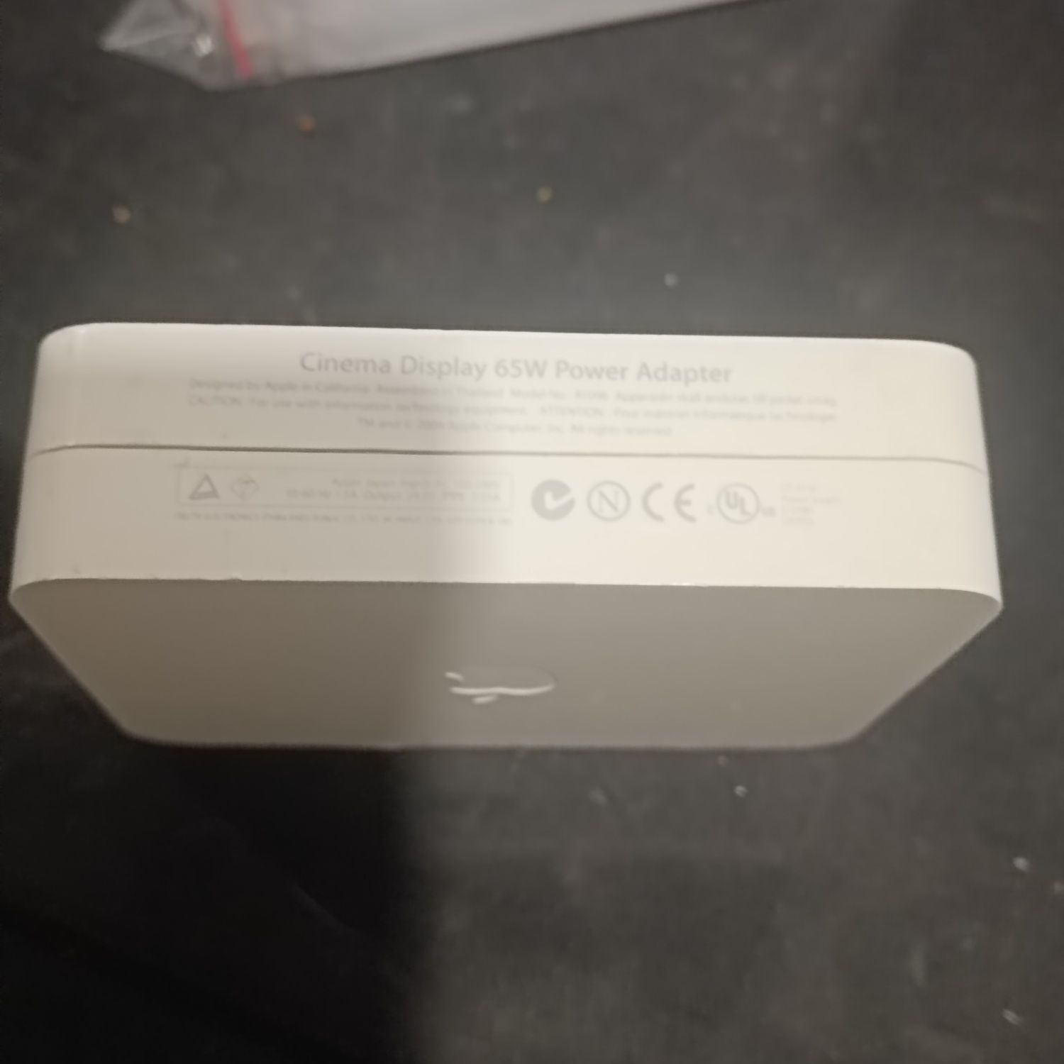 Oryginalny zasilacz Apple A1096 24,5V 2,65A 65W