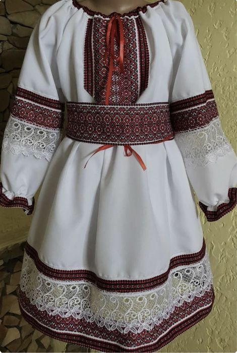 Вишита сукня на дівчинку