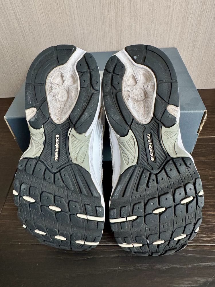 Продам кроссовки New Balance белые 34,5 подростковые для девочки