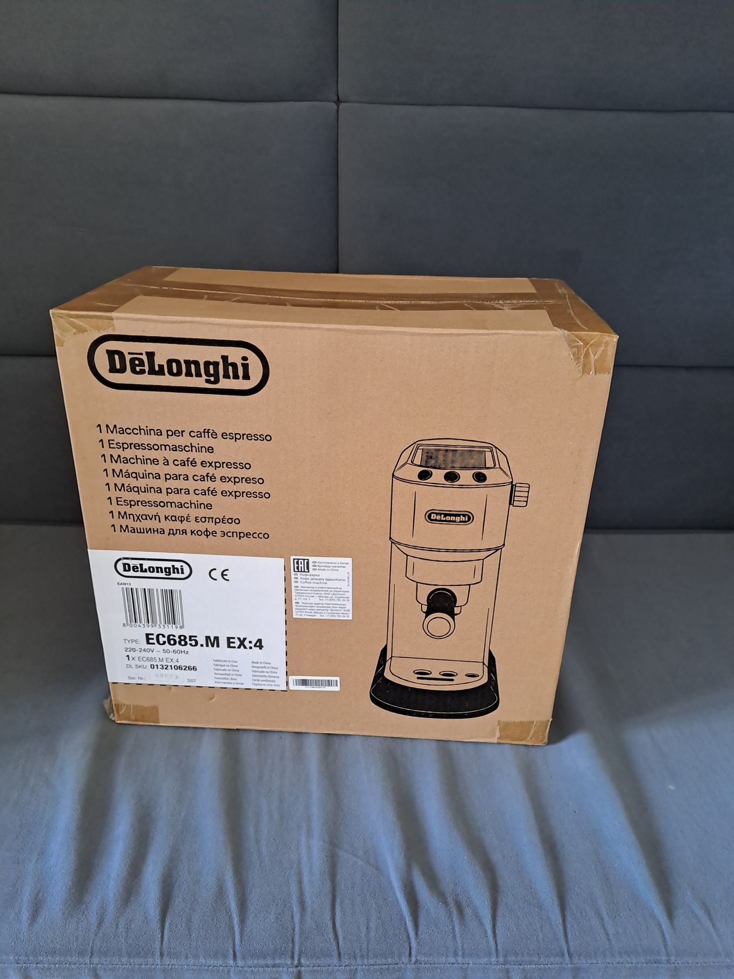 Ekspres do kawy DeLonghi Dedica Style EC685.M