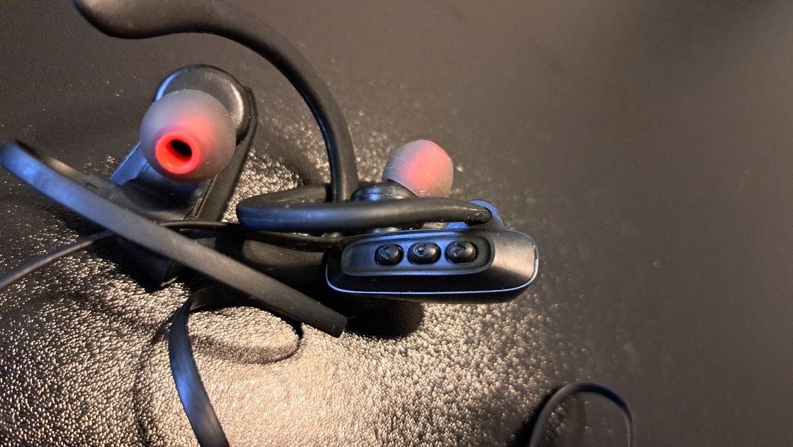 Słuchawki sportowe z zausznikami Blitzwolf bluetooth