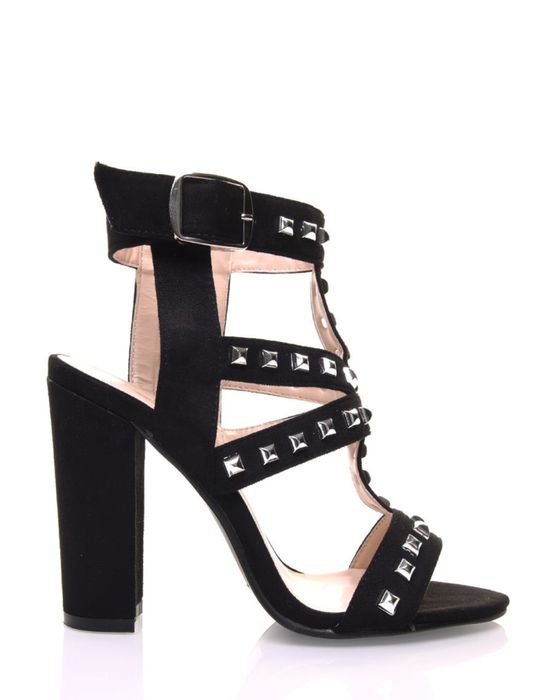 Высокие босоножки