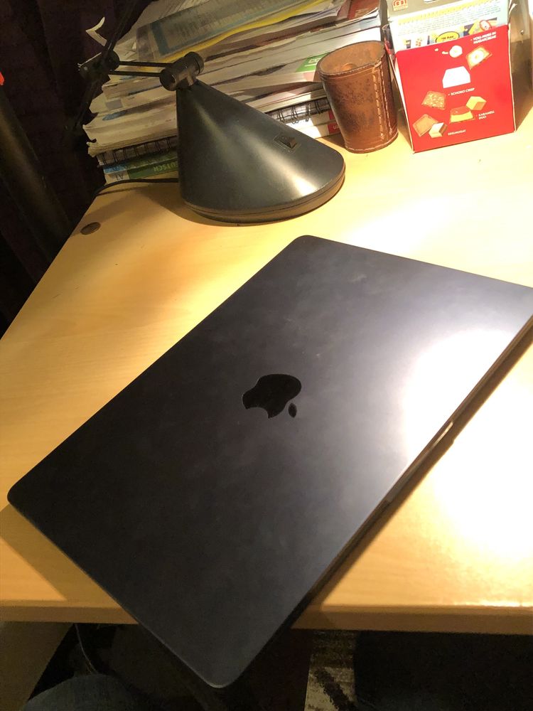 Macbook Air M2 A2681 заблокований