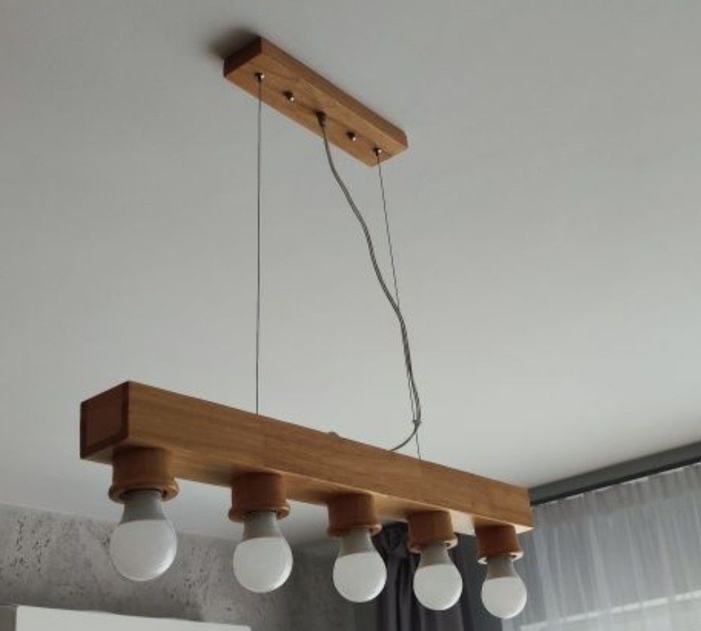 Lampa wisząca Velo E24, drewniana do salonu