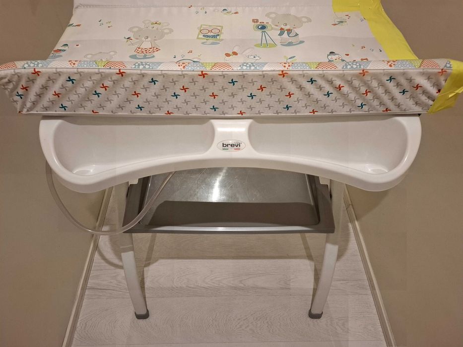 Fraldario com banheira desmontável marca BREVI. Baixa de preço