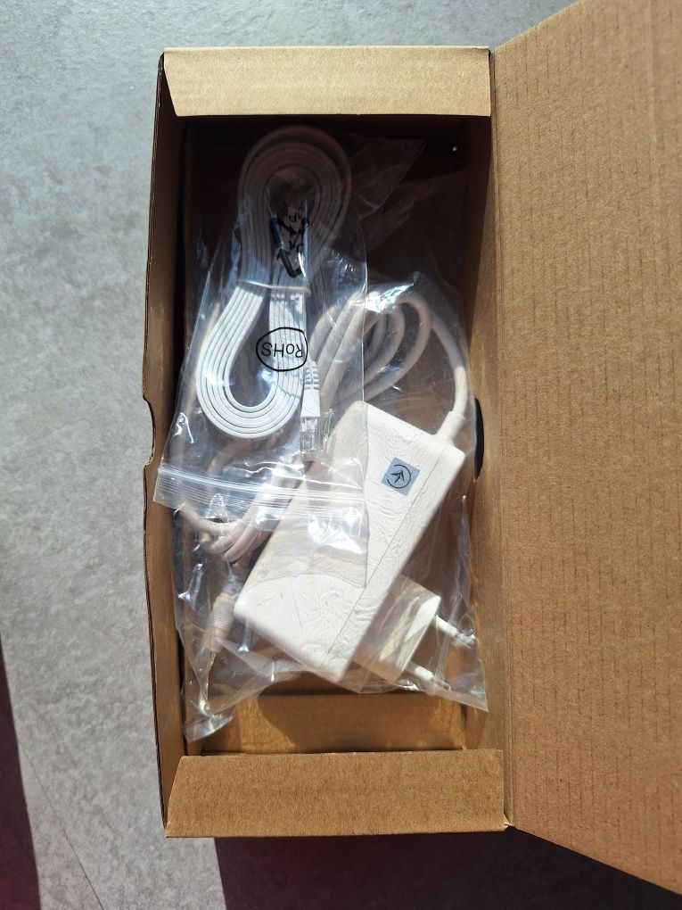 Router, modem Huawei b818-263