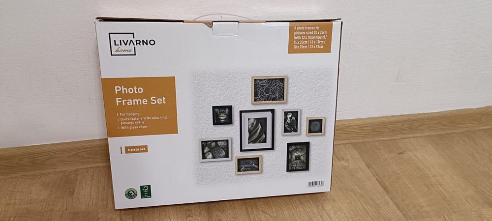 Zestaw 8 ramek w 3 kolorach.