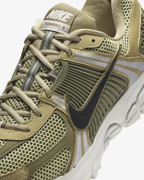 Кросівки Unisex NIKE ZOOM VOMERO 5 оригінал FJ1915-200