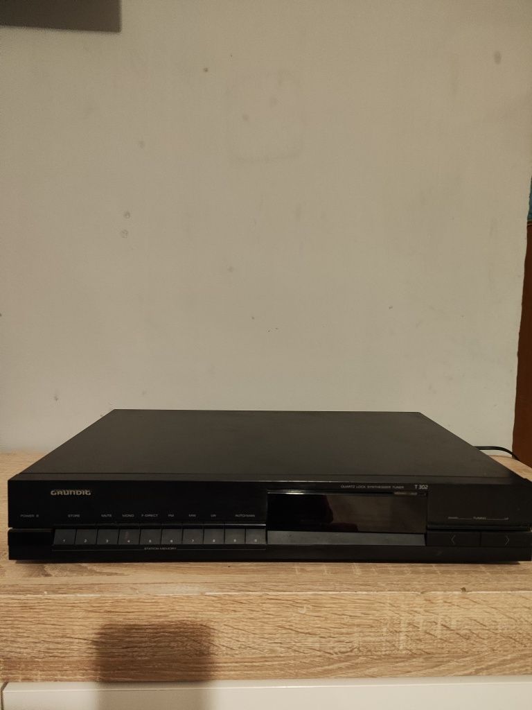 Grundig T302 Jest to urządzenie elektroniczne służące do odbierania sy