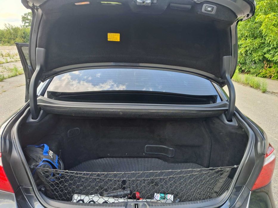 Продаю LEXUS LS600h