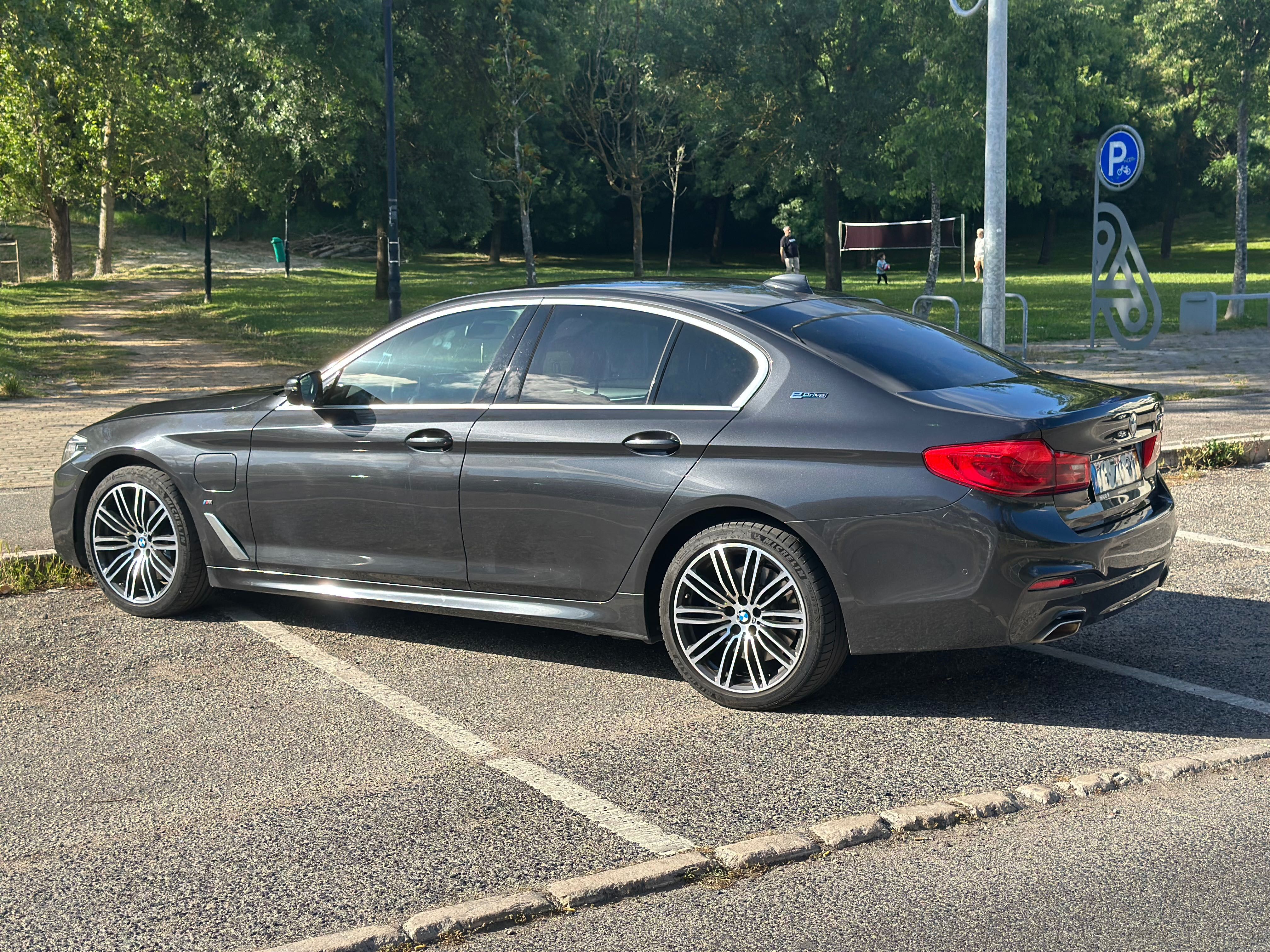 Bmw 530e  i performance Pack M 2019