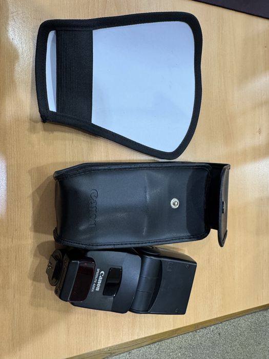 Canon M50 + 3 Lentes + Flash